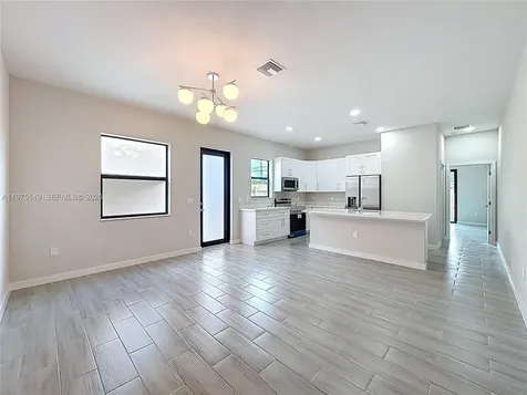 410 NW 41st Street Oakland Park FL 33309