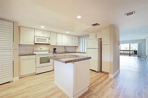 1036 Us Highway 1 North Palm Beach FL 33408