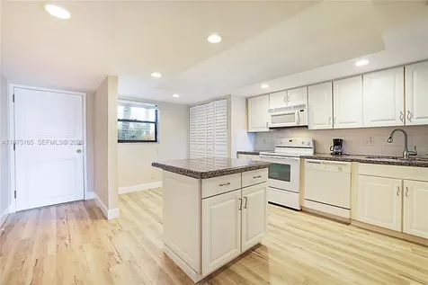 1036 Us Highway 1 North Palm Beach FL 33408