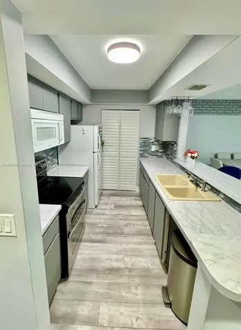 284 NW 69th Avenue Plantation FL 33317
