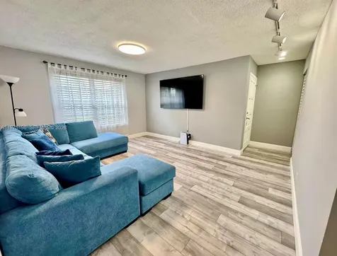 284 NW 69th Avenue Plantation FL 33317