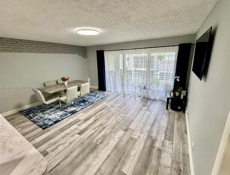 284 NW 69th Avenue Plantation FL 33317