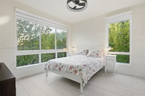 6671 NW 105th Place Doral FL 33178