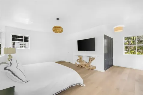 939 W 47th Court Miami Beach FL 33140