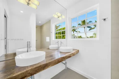 939 W 47th Court Miami Beach FL 33140