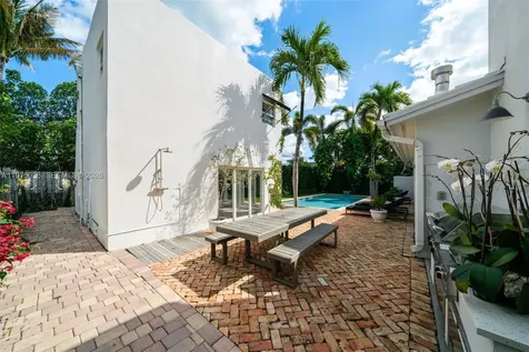 939 W 47th Court Miami Beach FL 33140