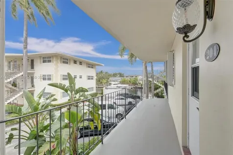 450 Paradise Isle Boulevard Hallandale Beach FL 33009