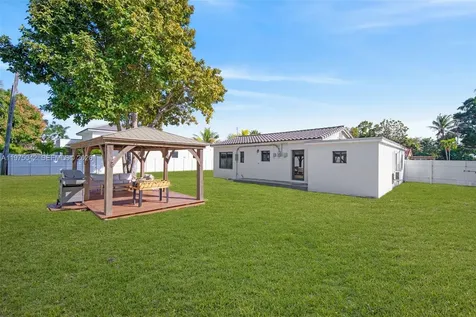 529 NE 109th Street Miami FL 33161