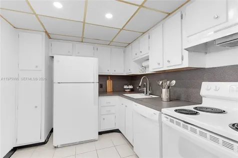 3625 N Country Club Drive Aventura FL 33180