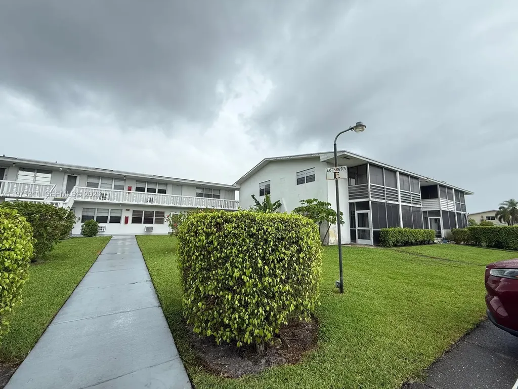 104 E Easthampton E West Palm Beach FL 33417