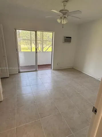 210 Canterbury J West Palm Beach FL 33417