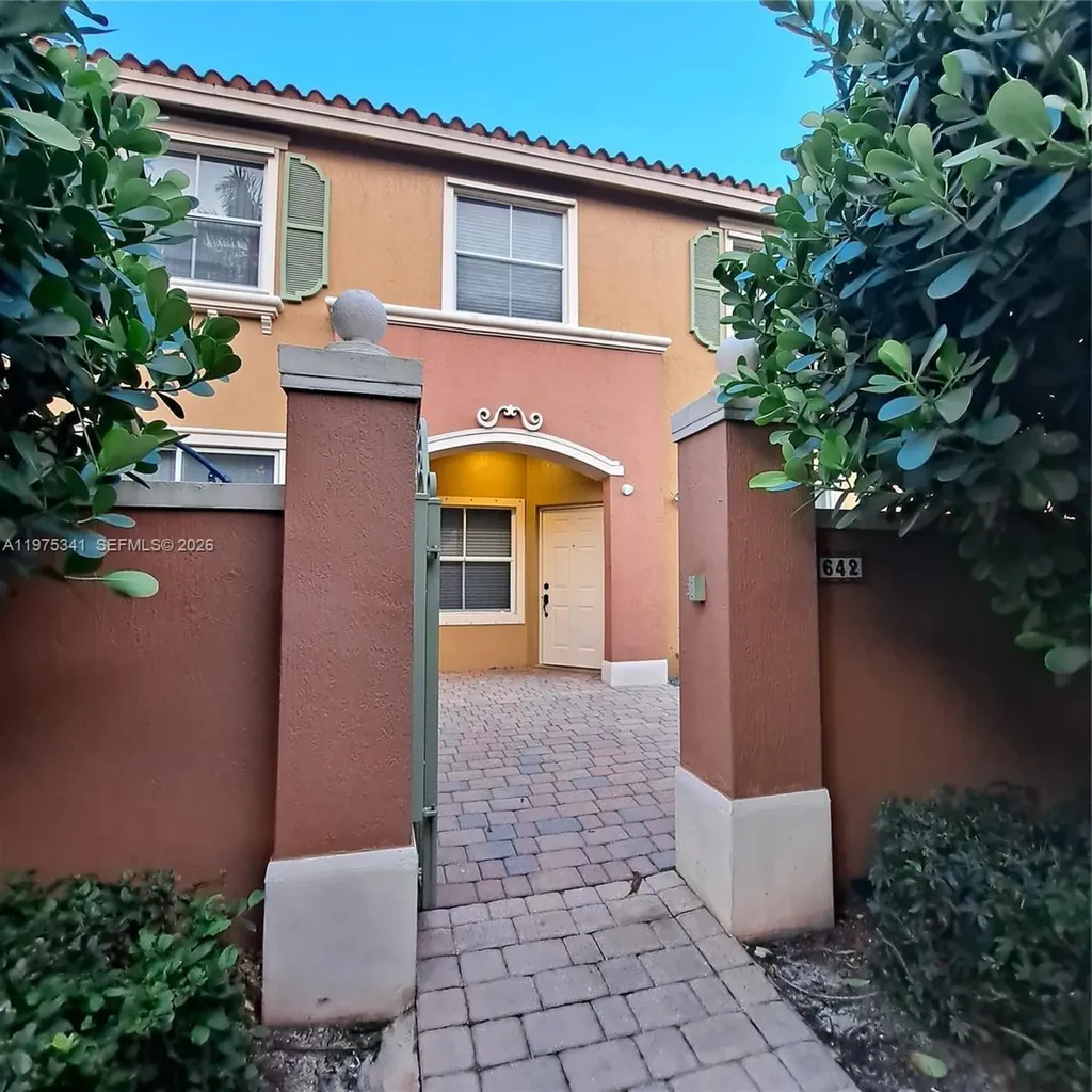 642 SW 106th Avenue Pembroke Pines FL 33025