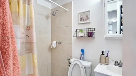 1461 E 7th Court Hialeah FL 33010