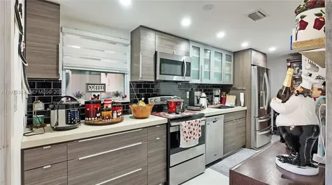 1461 E 7th Court Hialeah FL 33010