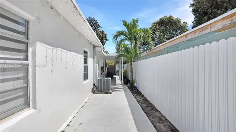 1461 E 7th Court Hialeah FL 33010