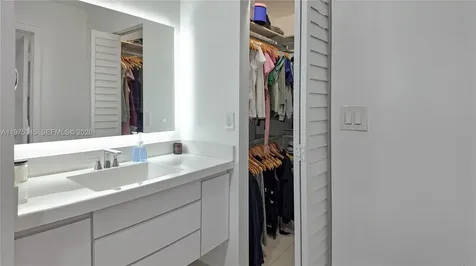 6353 NW 190th Terrace Hialeah FL 33015