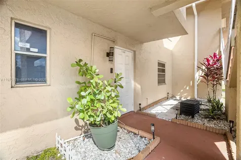 879 Twin Lakes Drive Coral Springs FL 33071