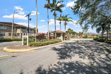 879 Twin Lakes Drive Coral Springs FL 33071