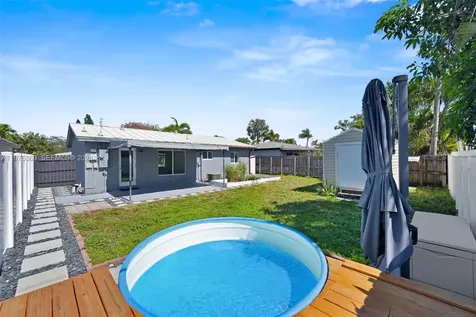 380 NW 47th Court Oakland Park FL 33309