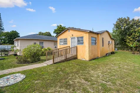 1733 NW 66th Street Miami FL 33147