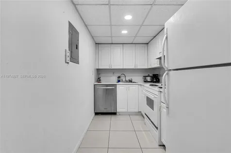 17530 NW 68th Avenue Hialeah FL 33015