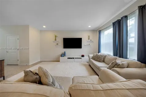 932 Banyan Drive Hollywood FL 33021