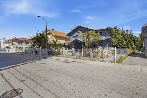 667 NW 1st Street Miami FL 33128