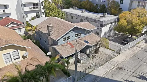 667 NW 1st Street Miami FL 33128