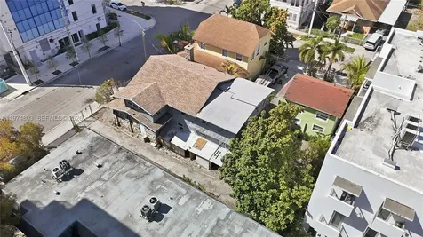 667 NW 1st Street Miami FL 33128