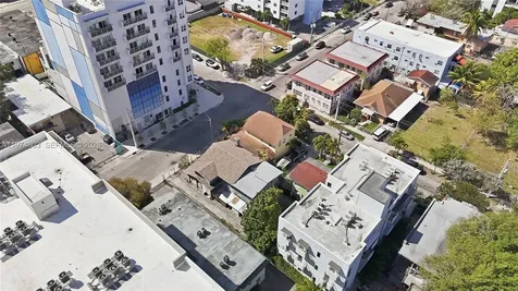 667 NW 1st Street Miami FL 33128