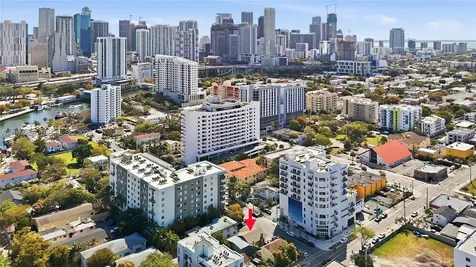 667 NW 1st Street Miami FL 33128