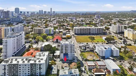 667 NW 1st Street Miami FL 33128