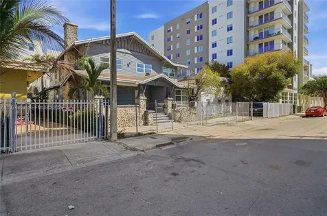 667 NW 1st Street Miami FL 33128