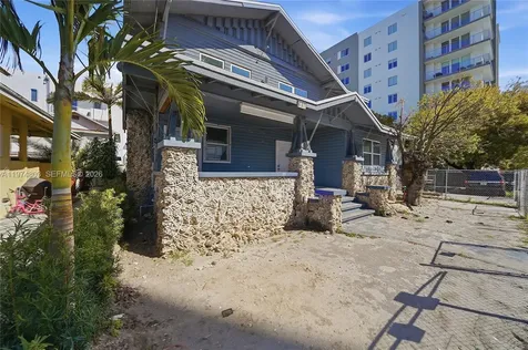 667 NW 1st Street Miami FL 33128