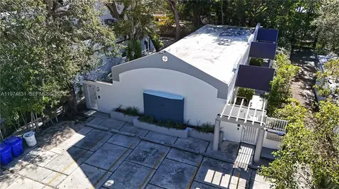 2825 SW 3rd Avenue Miami FL 33129