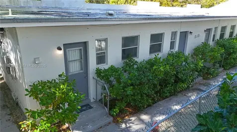 2825 SW 3rd Avenue Miami FL 33129