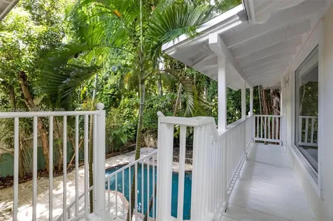 4286 S Douglas Road Miami FL 33133