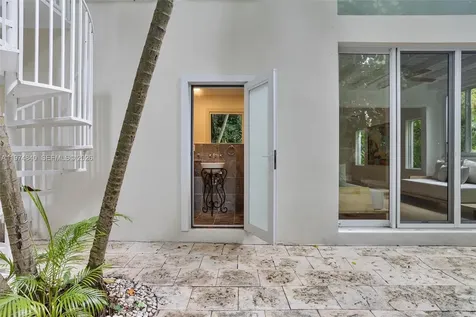 4286 S Douglas Road Miami FL 33133