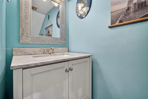 4250 SW 70th Terrace Davie FL 33314