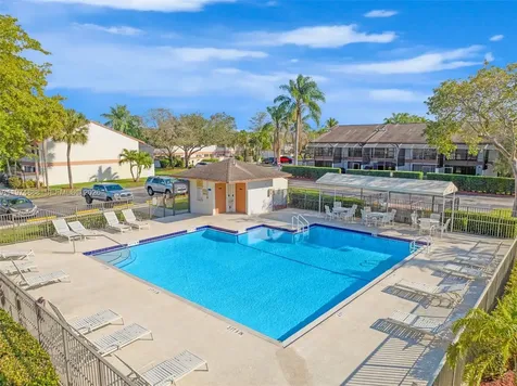 4250 SW 70th Terrace Davie FL 33314