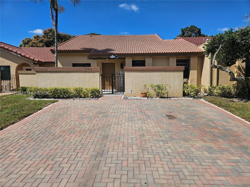17914 NW 66th Ct Circle Hialeah FL 33015