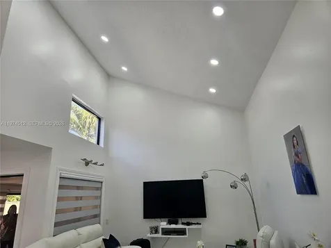 17914 NW 66th Ct Circle Hialeah FL 33015