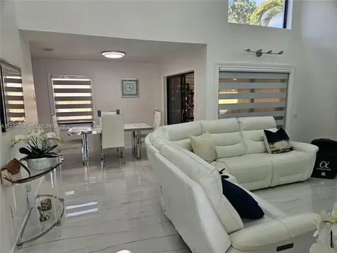 17914 NW 66th Ct Circle Hialeah FL 33015