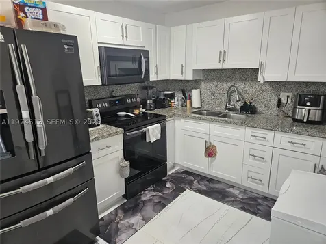 17914 NW 66th Ct Circle Hialeah FL 33015