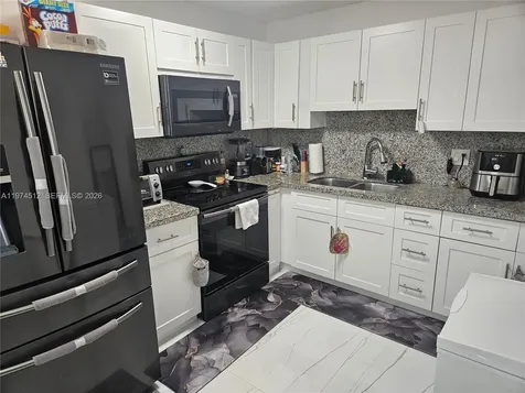 17914 NW 66th Ct Circle Hialeah FL 33015