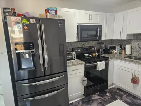 17914 NW 66th Ct Circle Hialeah FL 33015
