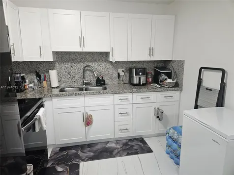 17914 NW 66th Ct Circle Hialeah FL 33015
