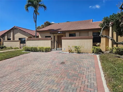17914 NW 66th Ct Circle Hialeah FL 33015