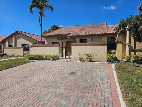 17914 NW 66th Ct Circle Hialeah FL 33015