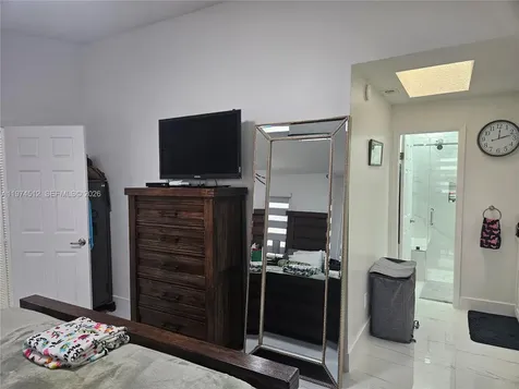 17914 NW 66th Ct Circle Hialeah FL 33015